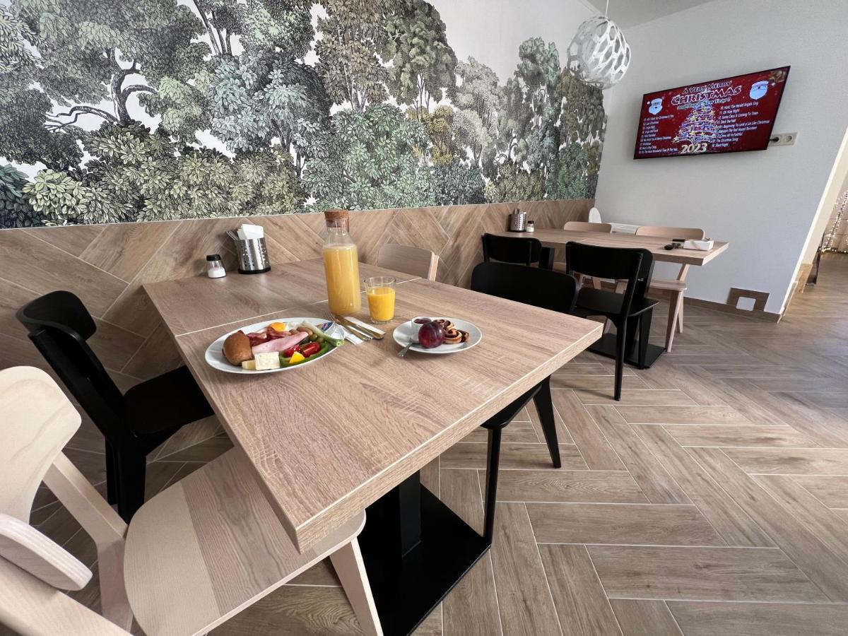 H11 Rooms إسترغوم المظهر الخارجي الصورة