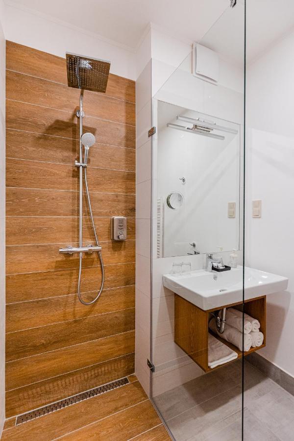 H11 Rooms إسترغوم المظهر الخارجي الصورة